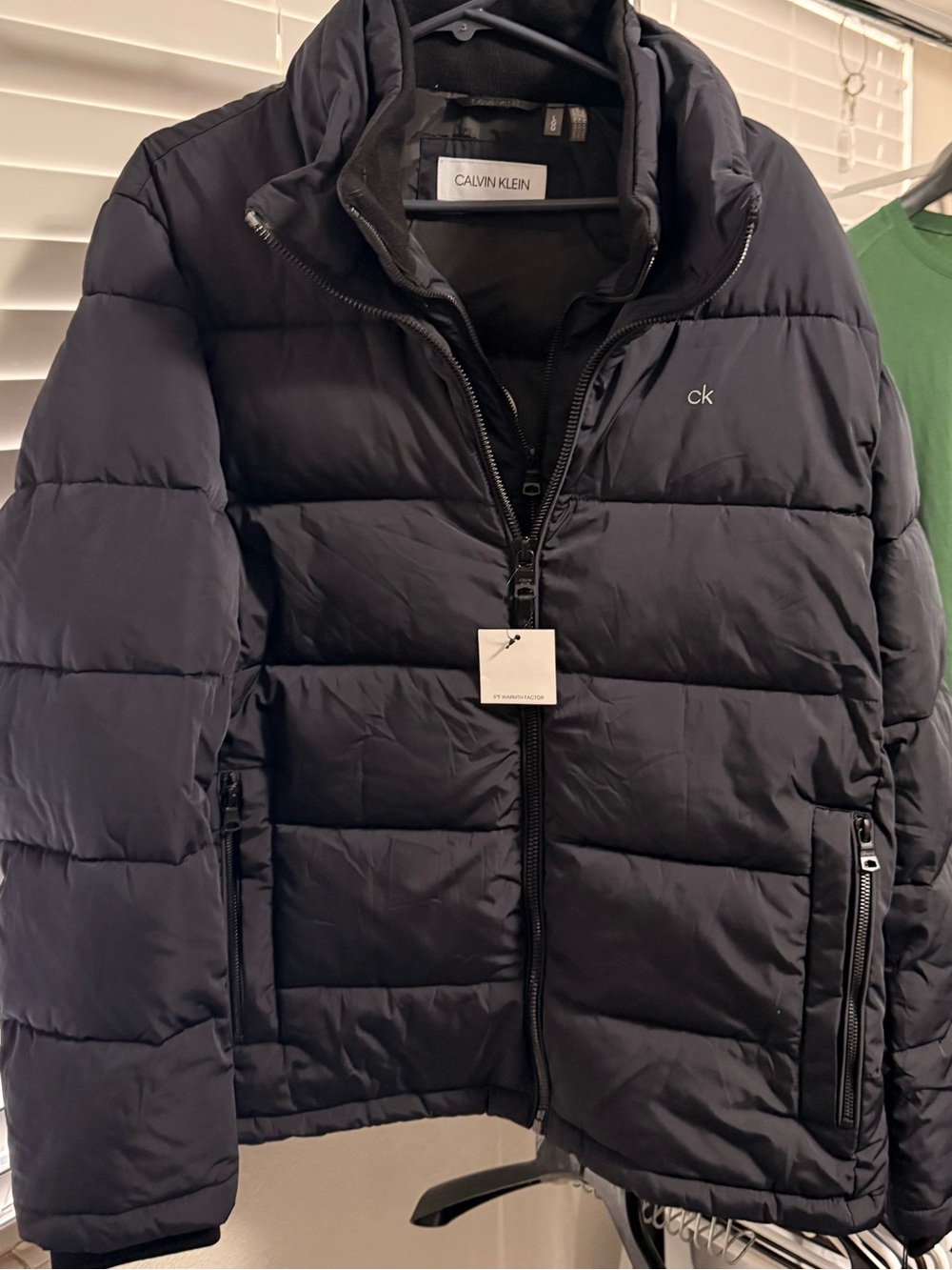 Calvin Klein Men’s Dark Navy Blue Quilted Puffer Jacket. Dual layer built in